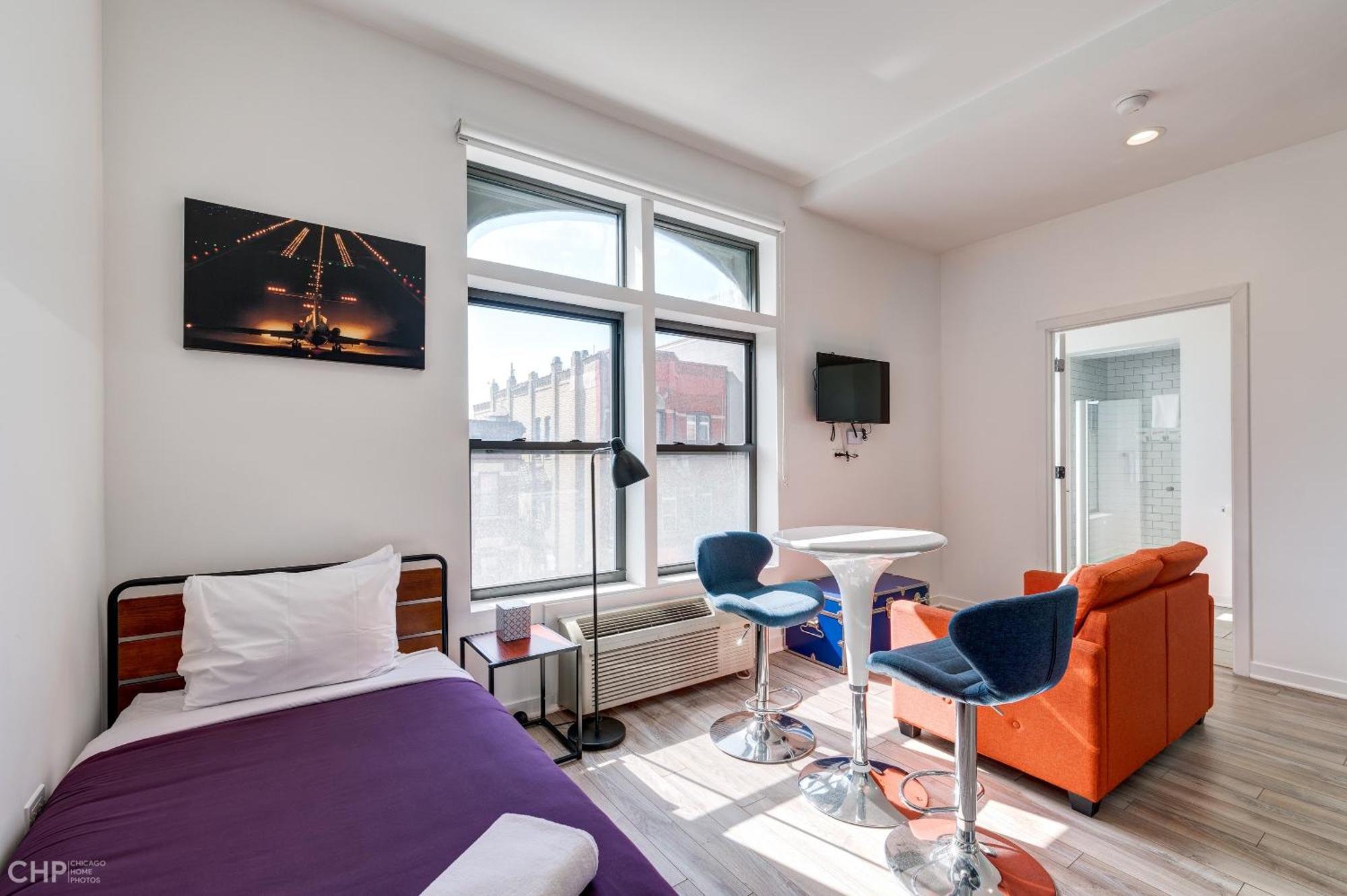Chicago Second Floor Studio by 747 Lofts