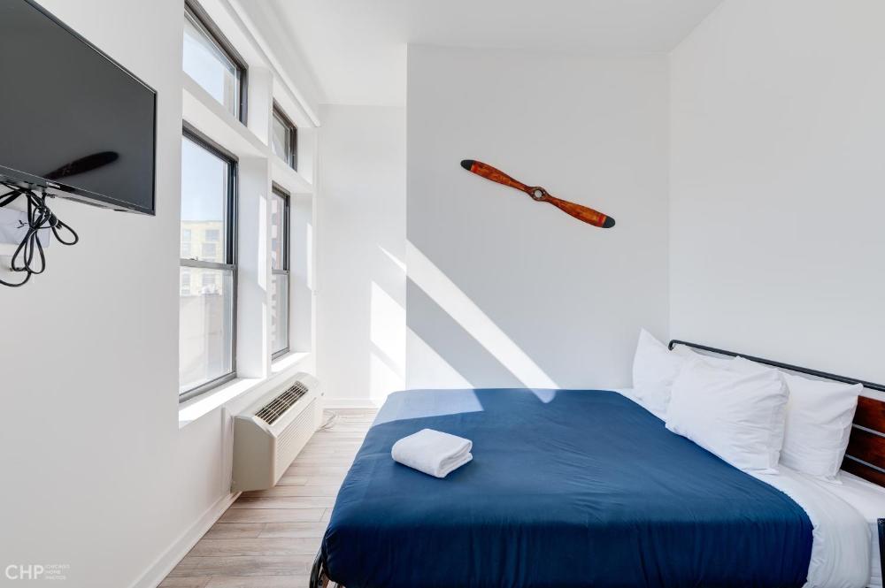 Studio Apartment with Queen Bed interior